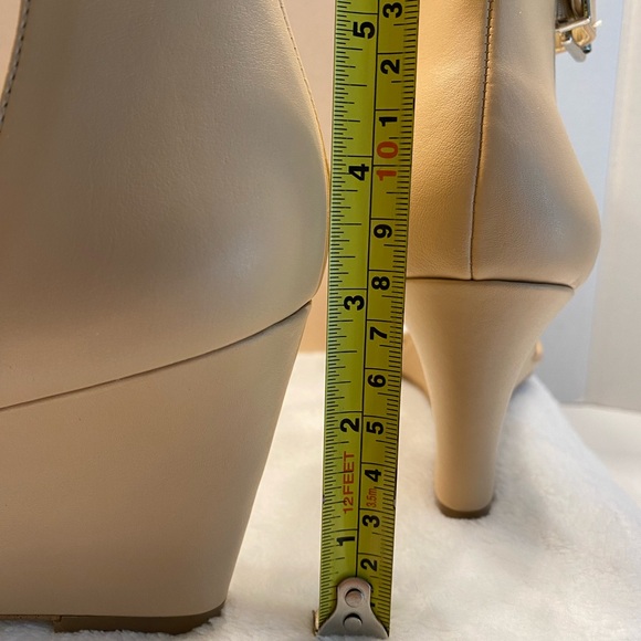 Sz 9 BCBGeneration BG-Tempest Nude Vintage Devon Leather High Heel Wedge Pumps - Picture 7 of 14